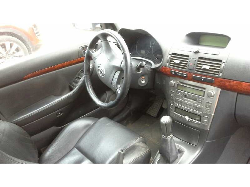 toyota avensis berlina (t25) del año 2005