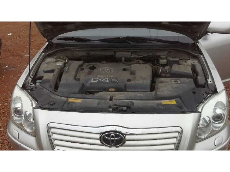 toyota avensis berlina (t25) del año 2005