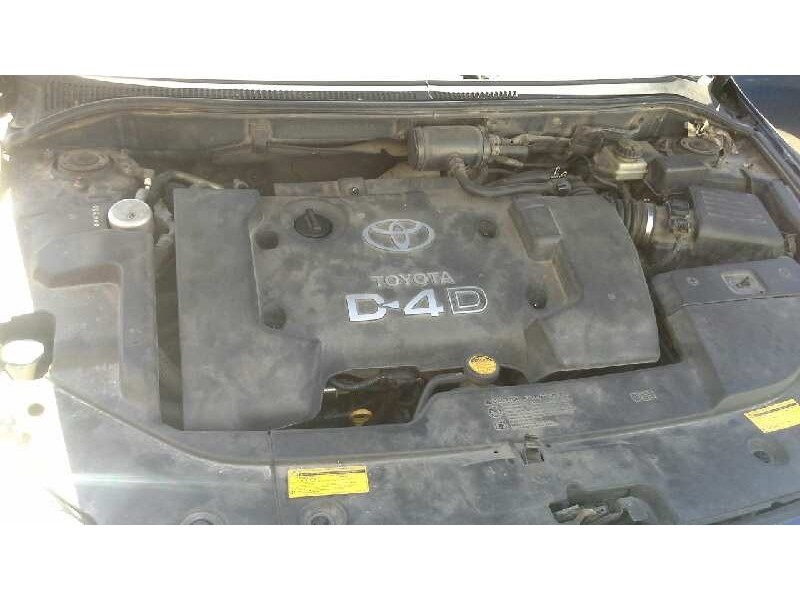 toyota avensis berlina (t25) del año 2005