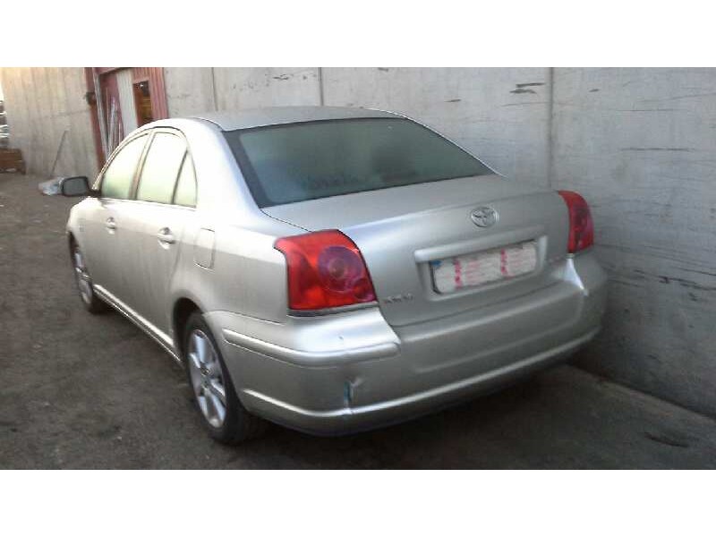 toyota avensis berlina (t25) del año 2004