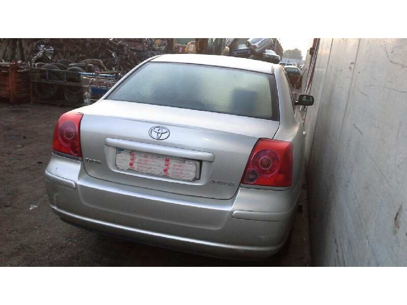 toyota avensis berlina (t25) del año 2004