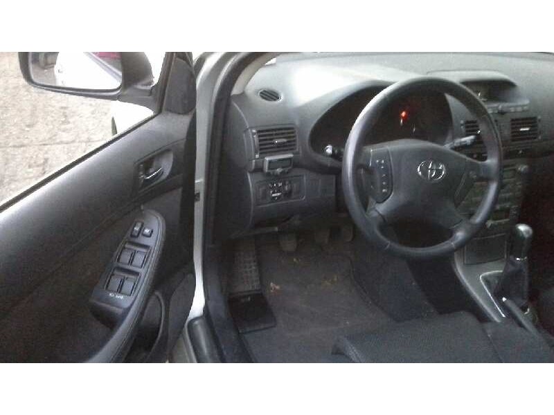 toyota avensis berlina (t25) del año 2004