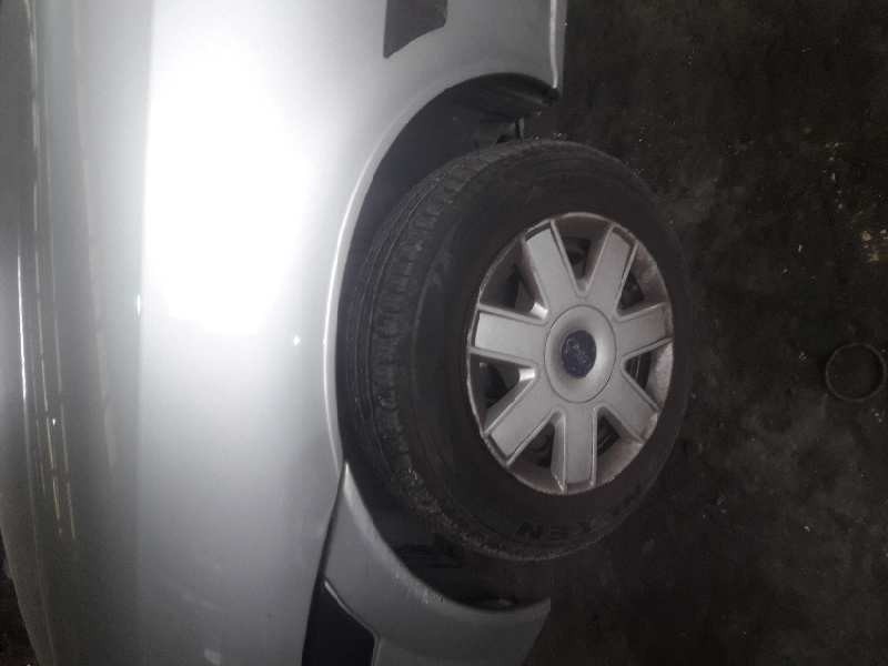 ford fiesta berlina (dx) del año 2001