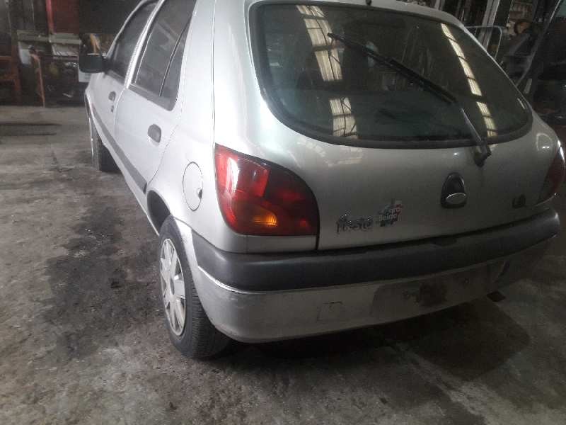 ford fiesta berlina (dx) del año 2001