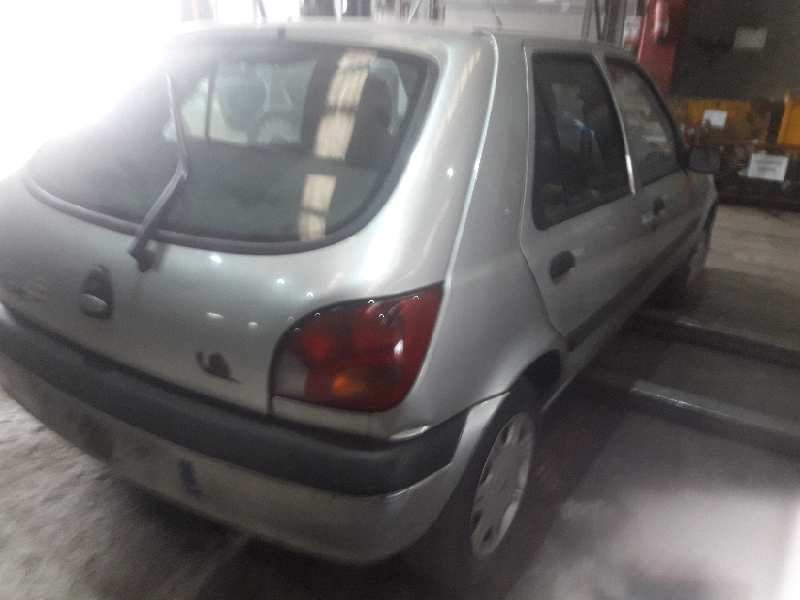 ford fiesta berlina (dx) del año 2001