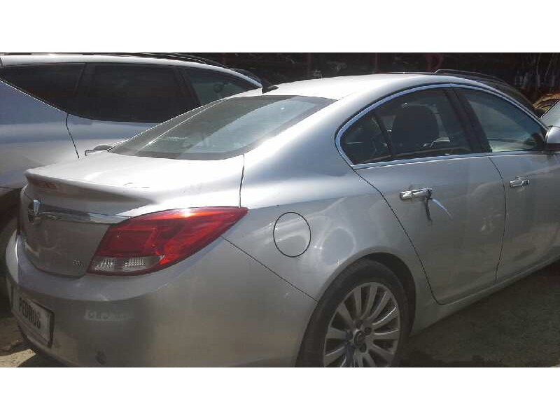 opel insignia berlina del año 2011