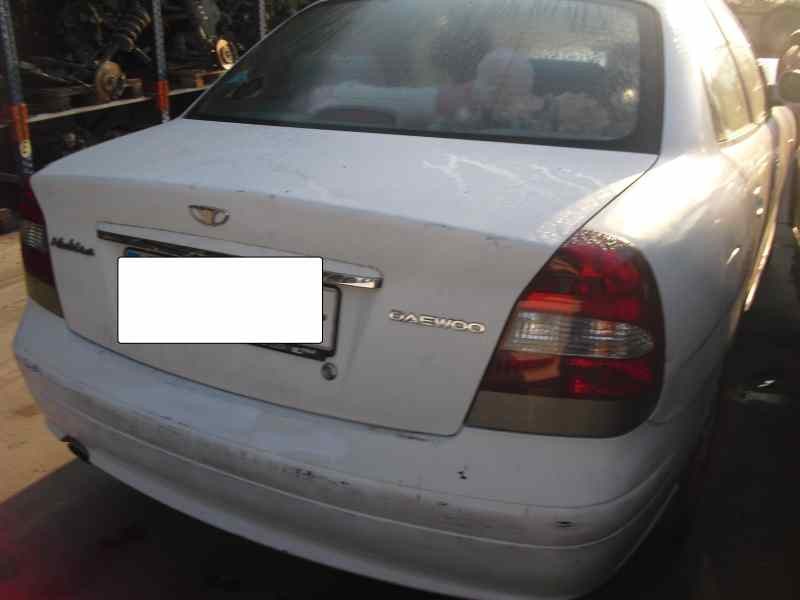 daewoo nubira berlina del año 2001