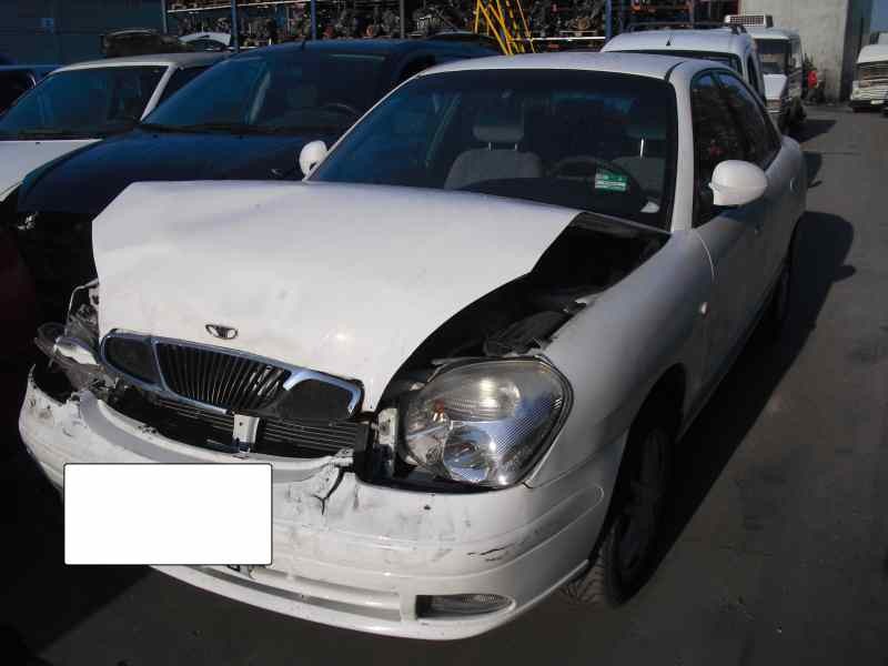 daewoo nubira berlina del año 2001