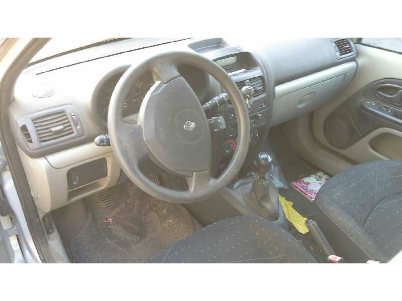 renault clio ii fase ii (b/cb0) del año 2001