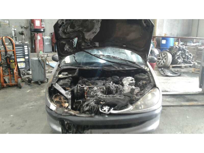 peugeot 206 berlina del año 2004