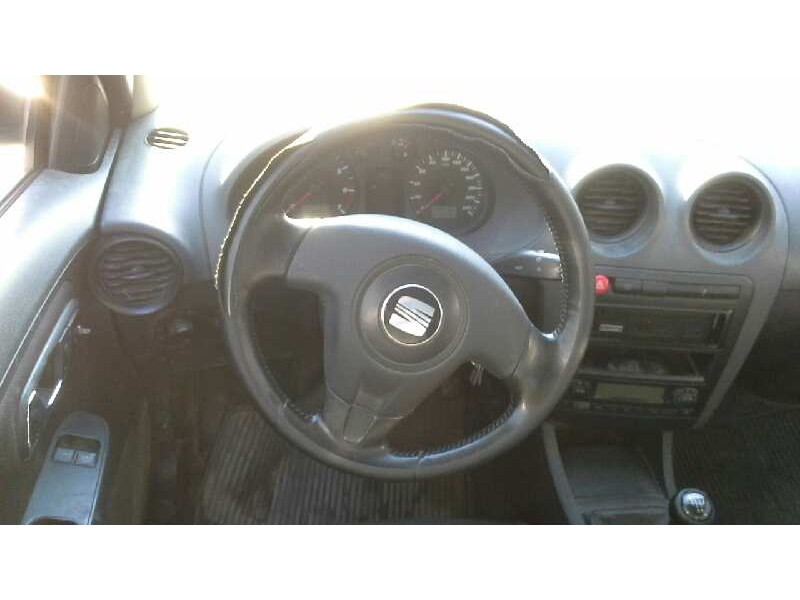 seat ibiza (6l1) del año 2002