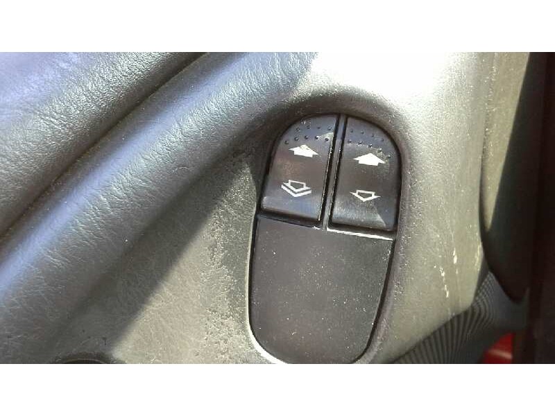 ford focus berlina (cak) del año 2004