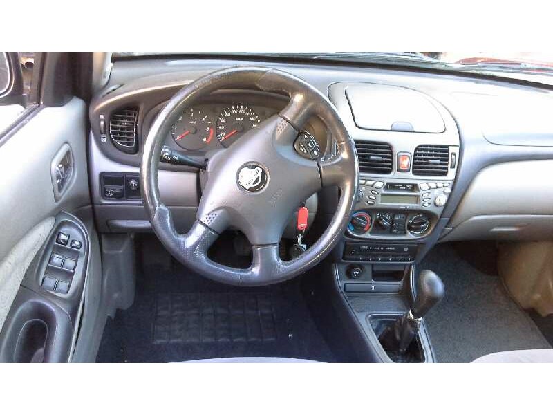 nissan almera (n16/e) del año 2001