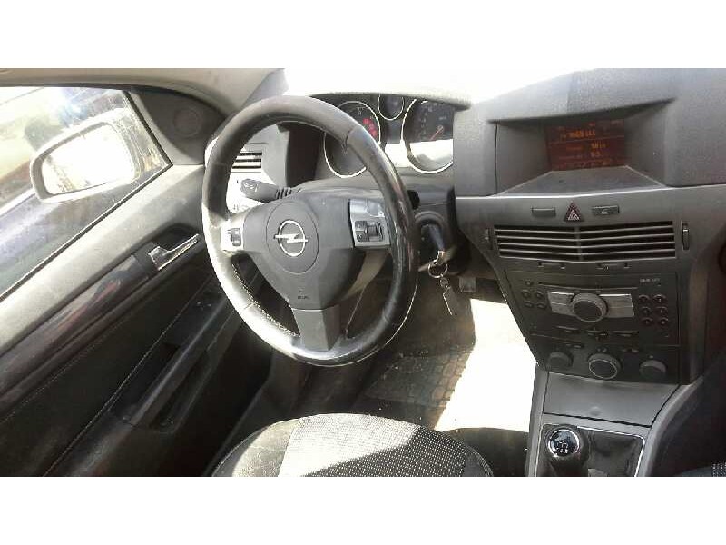 opel astra h berlina del año 2004