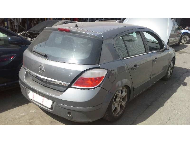 opel astra h berlina del año 2004