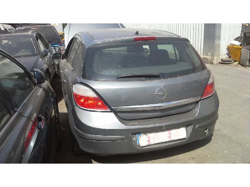 opel astra h berlina del año 2004