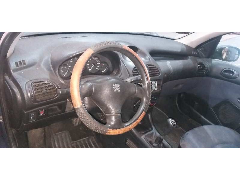 peugeot 206 berlina del año 2001