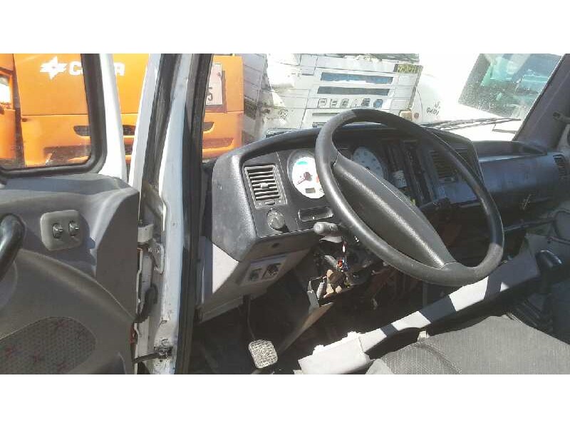 nissan atleon del año 2003