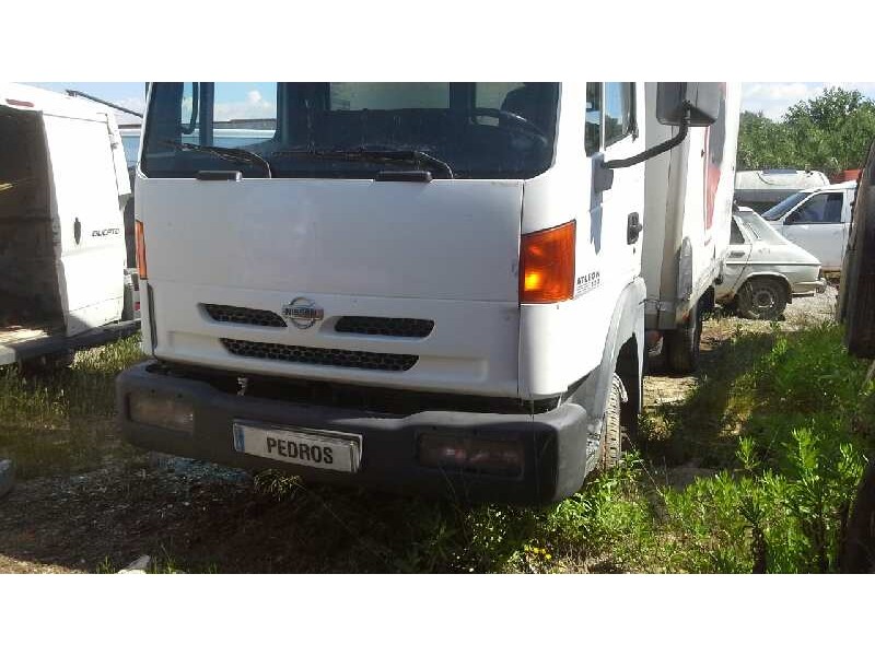 nissan atleon del año 2003