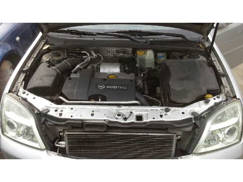 opel vectra c berlina del año 2002