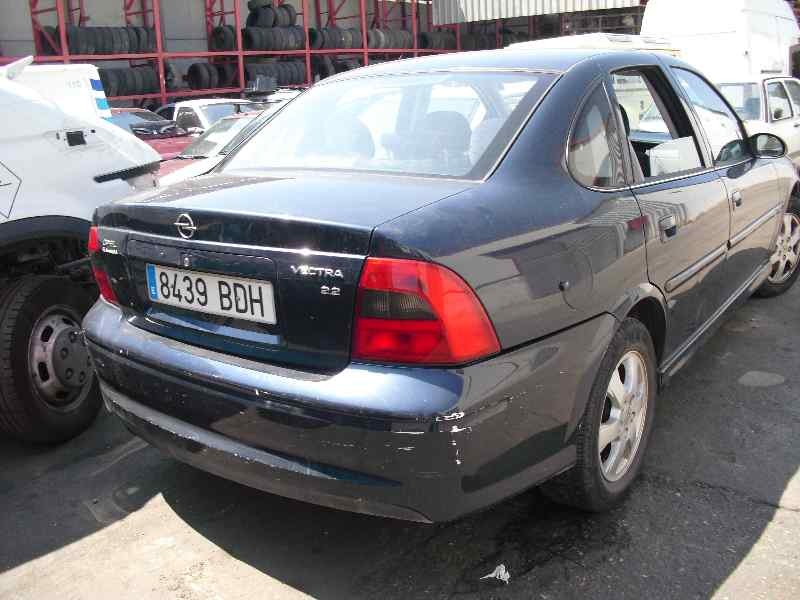 opel vectra b berlina del año 1950