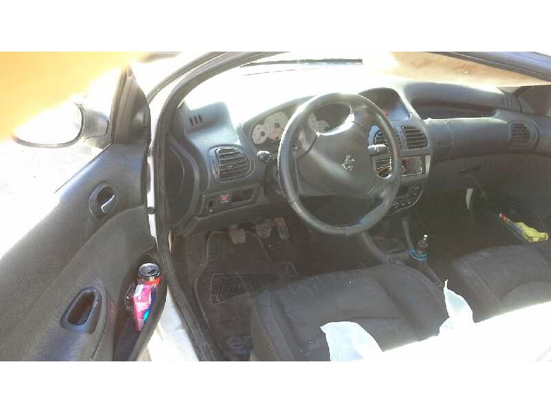 peugeot 206 berlina del año 2003