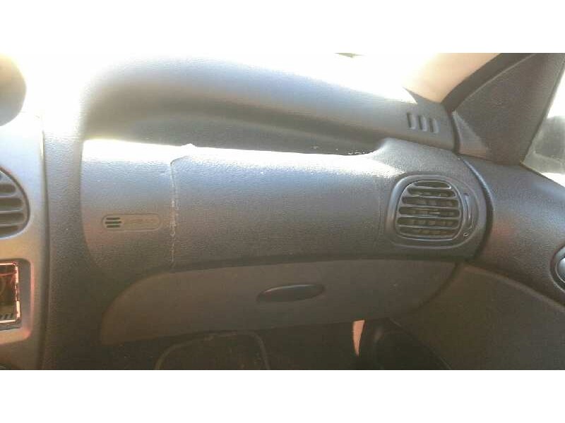 peugeot 206 berlina del año 2003