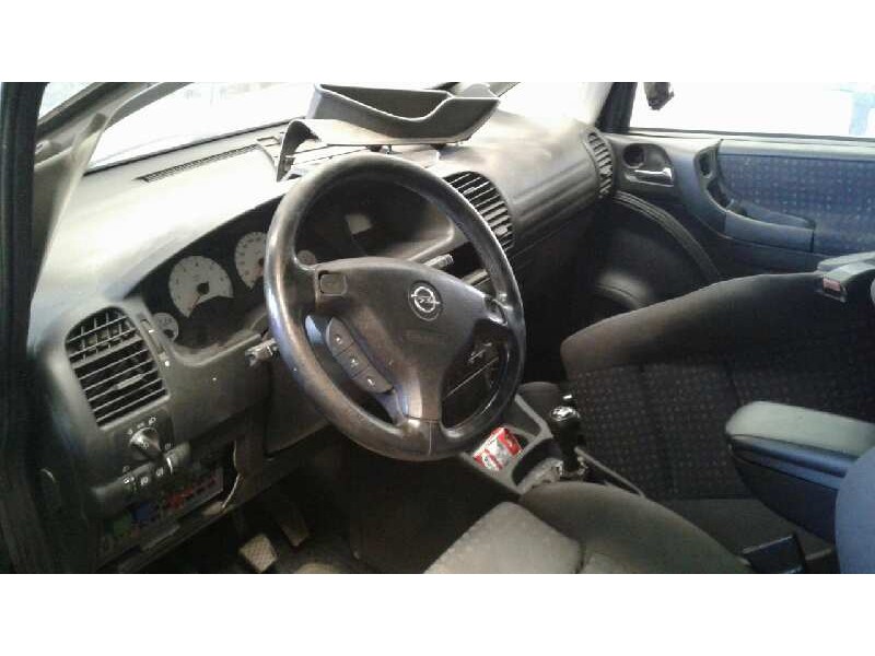 opel zafira a del año 2000