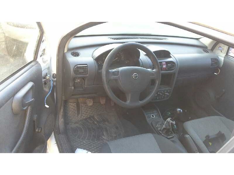 opel corsa c del año 2004