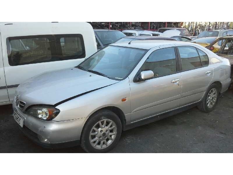 nissan primera berlina (p11) del año 2000