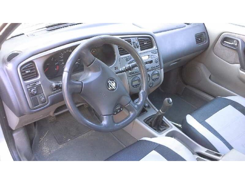 nissan primera berlina (p11) del año 2000