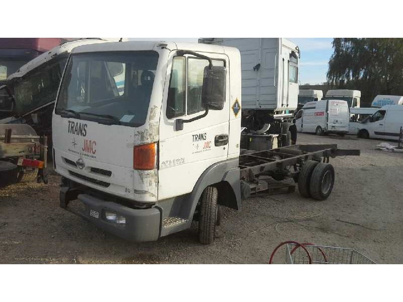 nissan atleon del año 2003