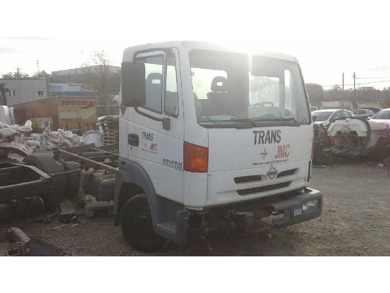 nissan atleon del año 2003