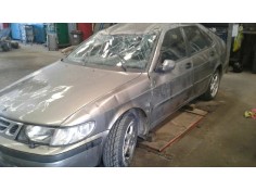 saab 9-3 berlina del año 2001 2