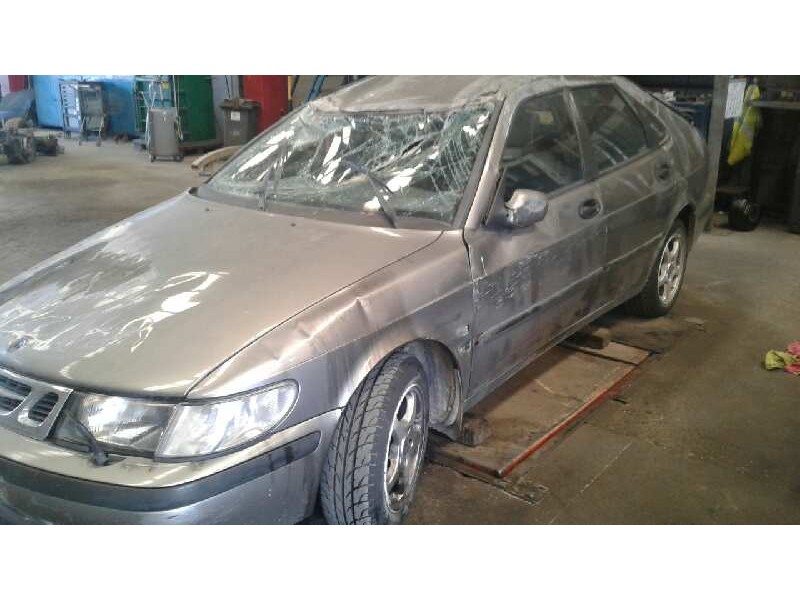 saab 9-3 berlina del año 2001