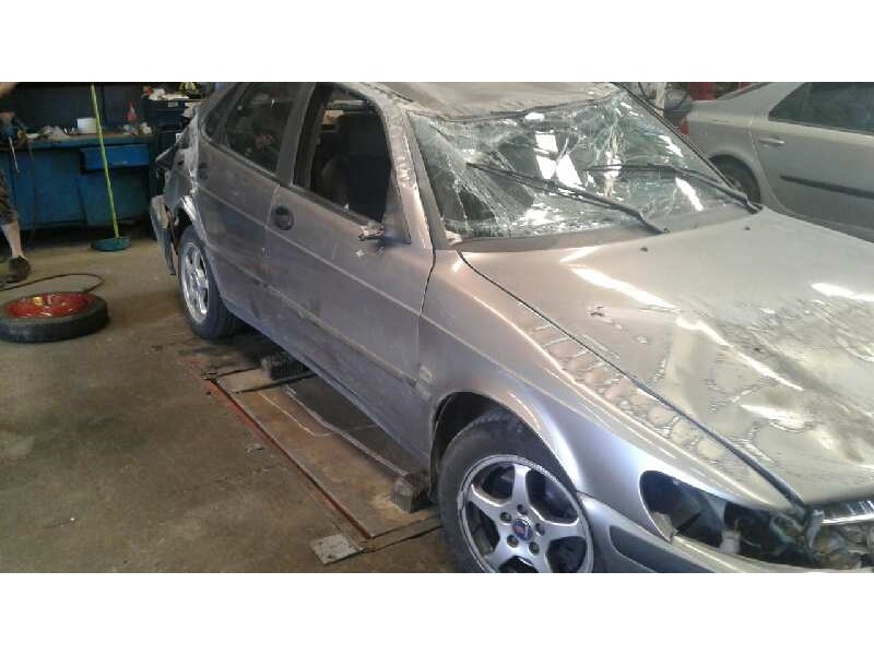 saab 9-3 berlina del año 2001