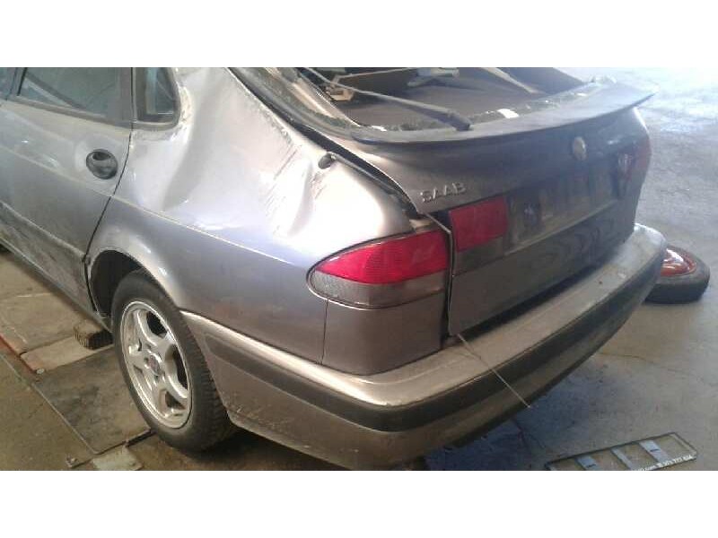 saab 9-3 berlina del año 2001