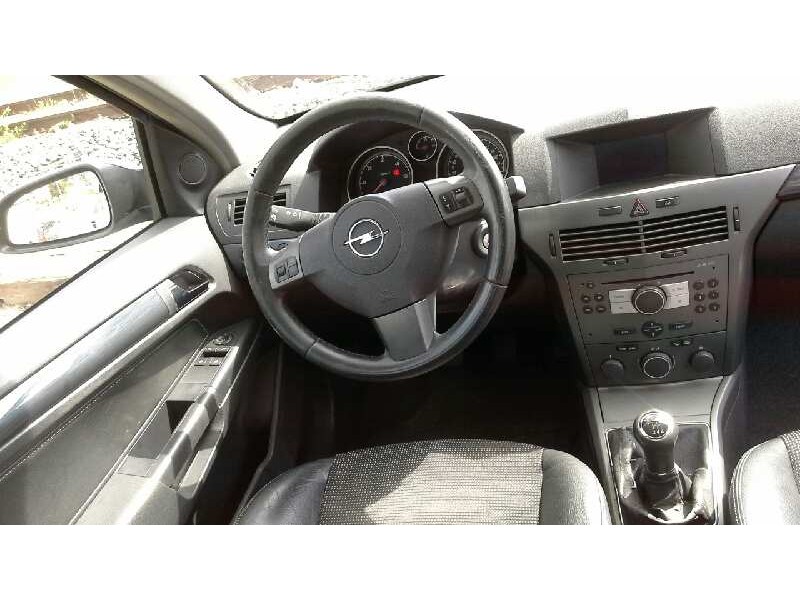 opel astra h berlina del año 2005