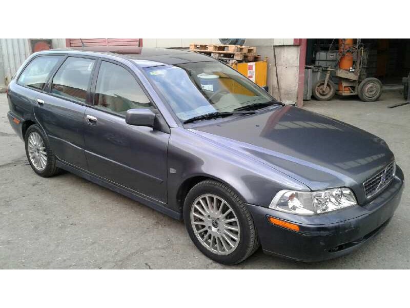 volvo v40 familiar del año 2003