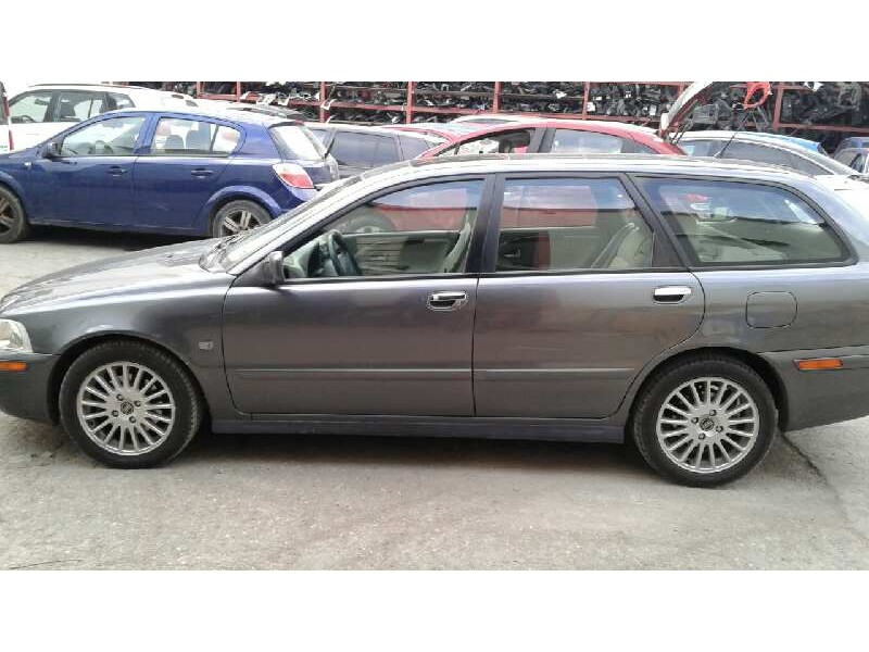 volvo v40 familiar del año 2003