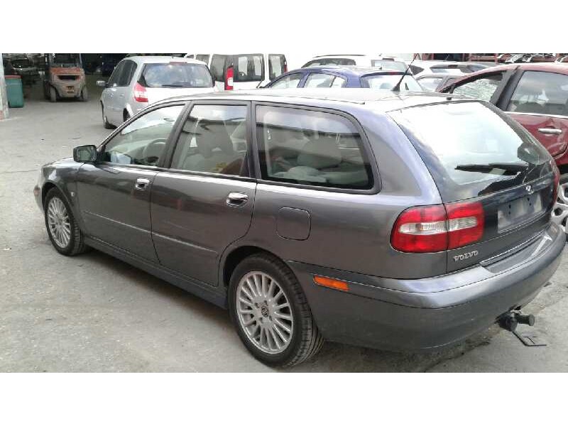 volvo v40 familiar del año 2003