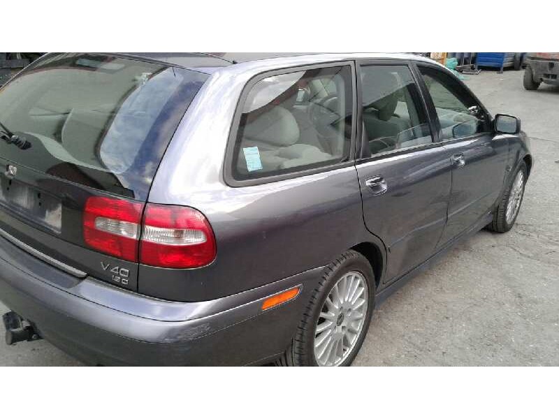 volvo v40 familiar del año 2003