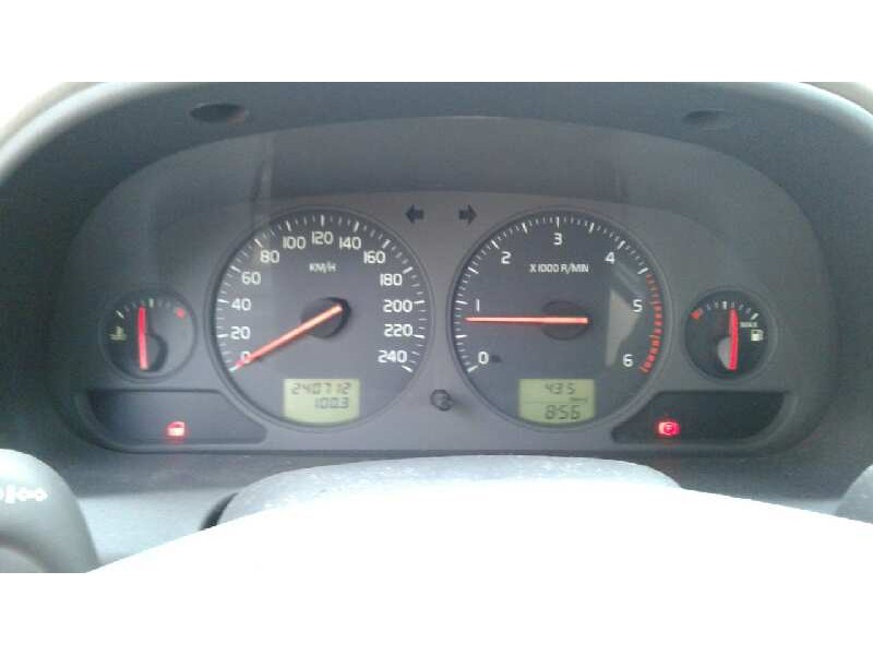 volvo v40 familiar del año 2003