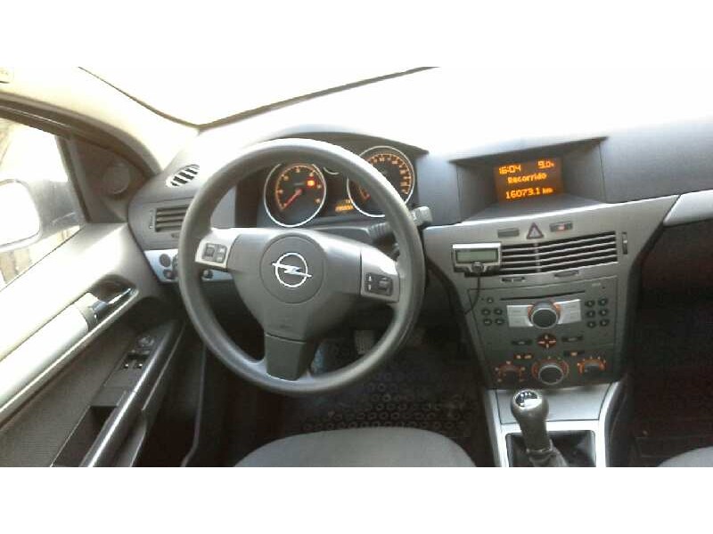 opel astra h berlina del año 2006