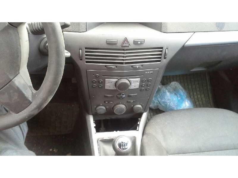 opel astra h berlina del año 2004