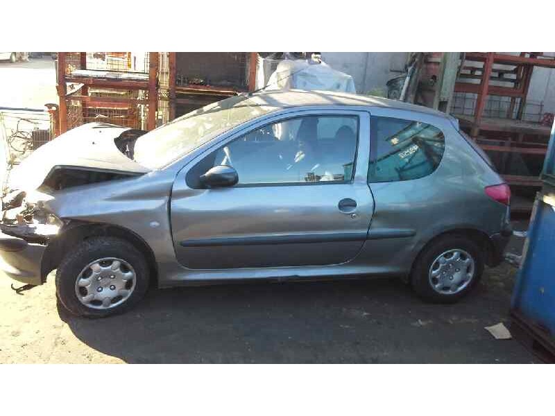 peugeot 206 berlina del año 2000