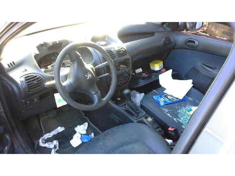 peugeot 206 berlina del año 2000