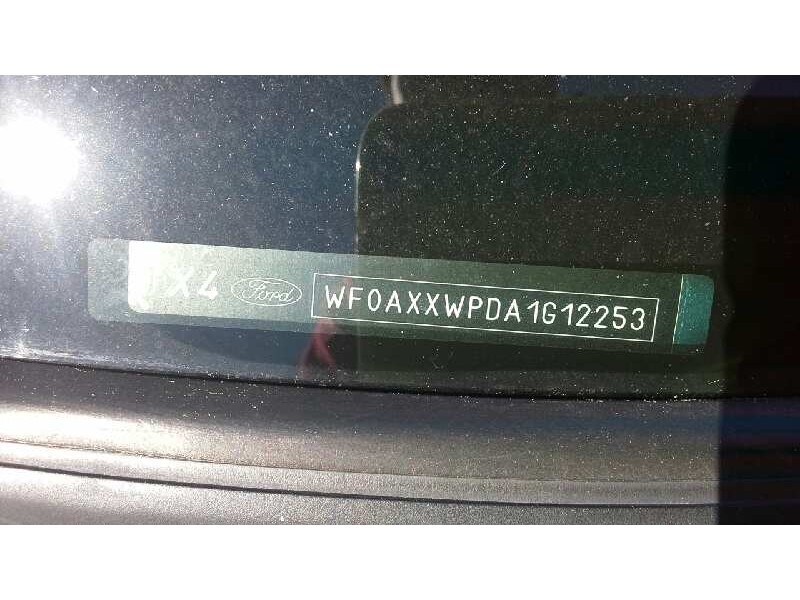 ford focus berlina (cak) del año 2001