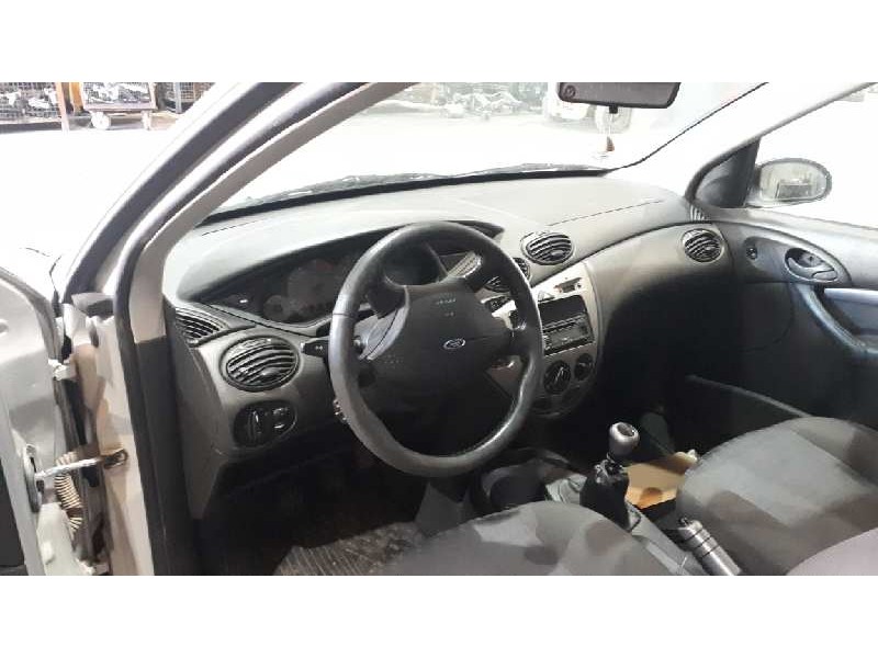 ford focus berlina (cak) del año 2001