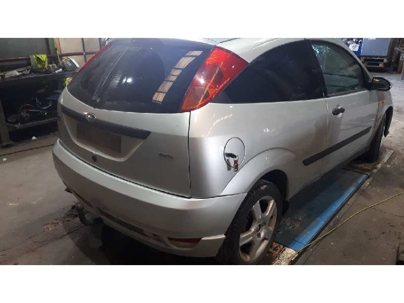 ford focus berlina (cak) del año 2001
